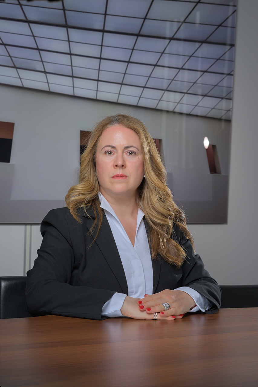 Nia Falke, Rechtsanwältin